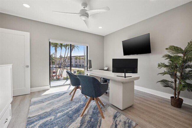 Building Photo - 12404 Capri Cir N