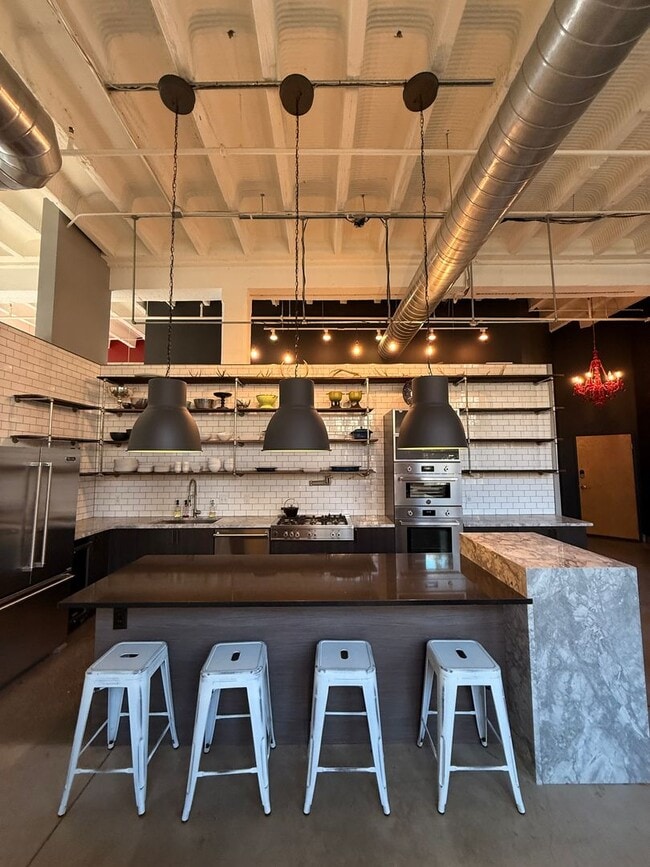 Building Photo - Fully Furnished!! Ready NOW! Sleek & Modern