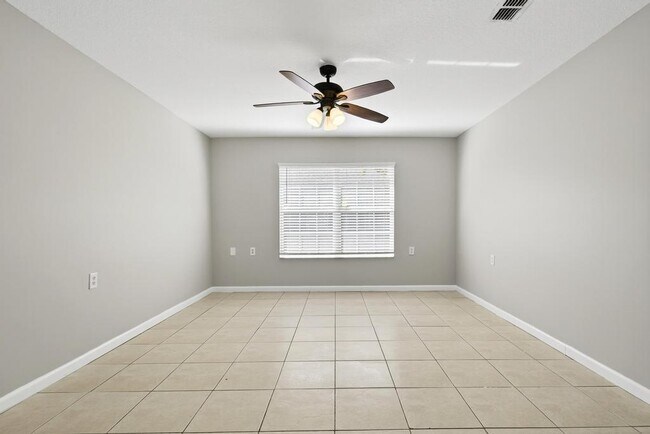 Building Photo - 2126 Center Way