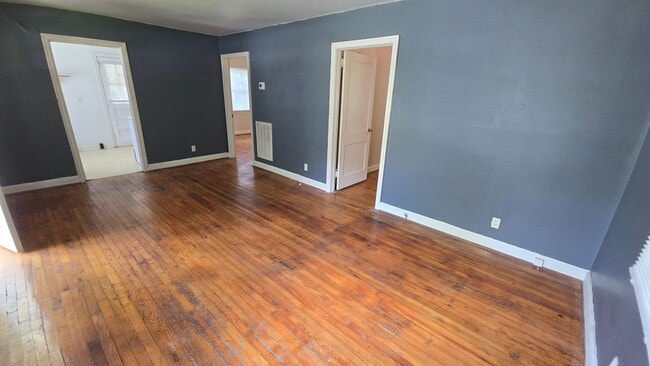 Building Photo - Forest Acres