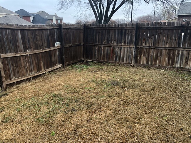 Building Photo - Half Duplex in The Colony!!
