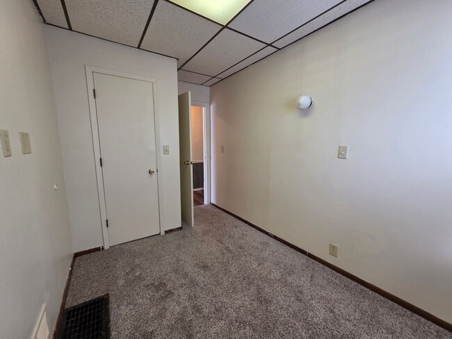 Building Photo - 1952 Roosevelt Ave