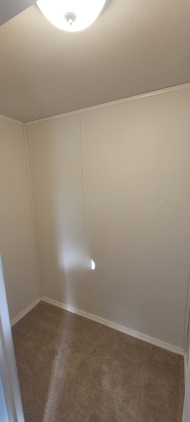 Building Photo - 120 Linda Sue Ln