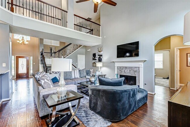 Building Photo - 2208 Breezeway Bend Dr