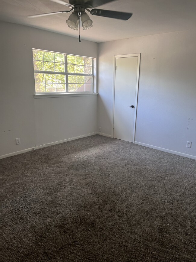 Building Photo - Aberdeen Duplex