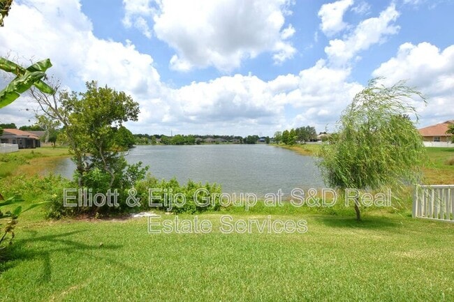 Building Photo - 5632 Aral Dr