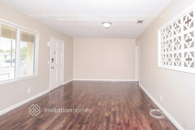 Building Photo - 11063 Kittridge St