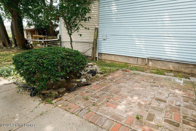 Building Photo - 208 Pope St