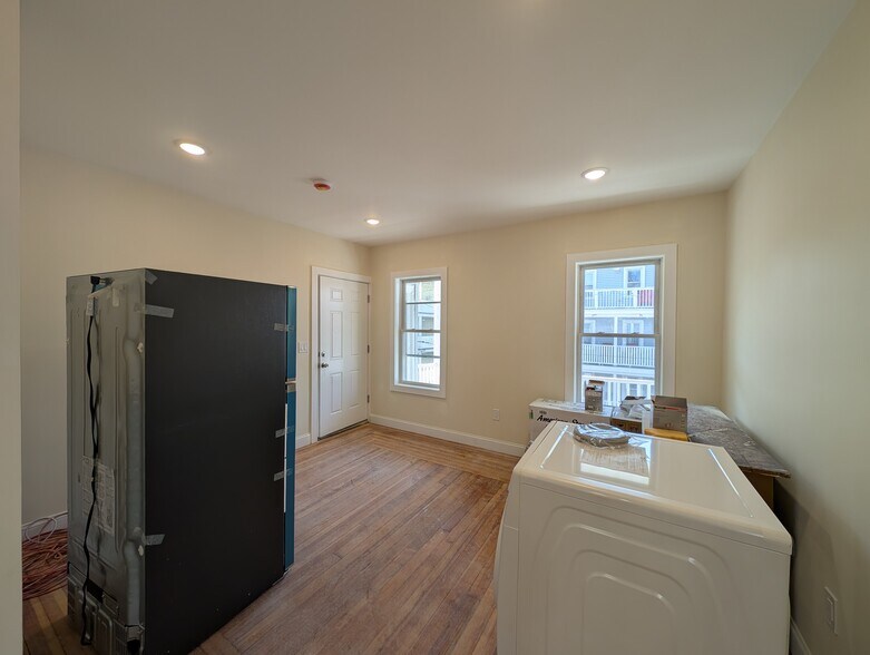 Building Photo - 5 Lowell Cir