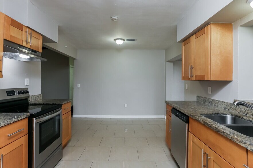 Building Photo - 601 E Evanston Cir