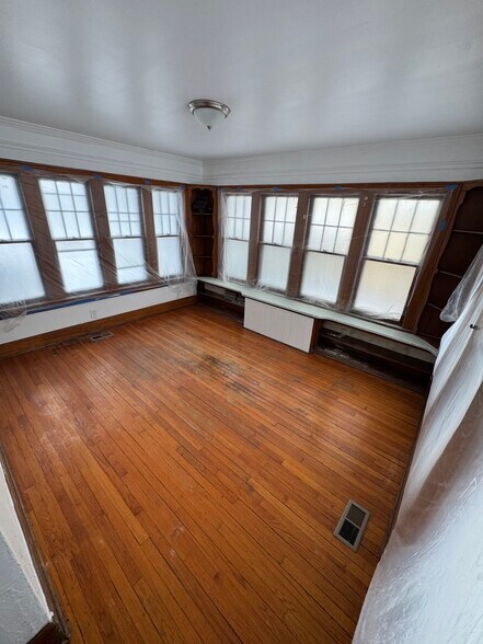 Building Photo - 721 Thomson St