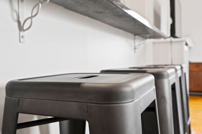 Building Photo - 34 Pine St