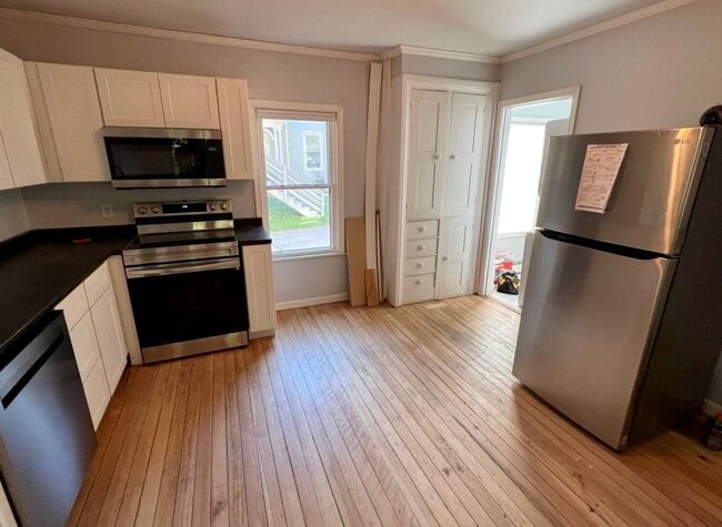 Building Photo - 409 Hammond St