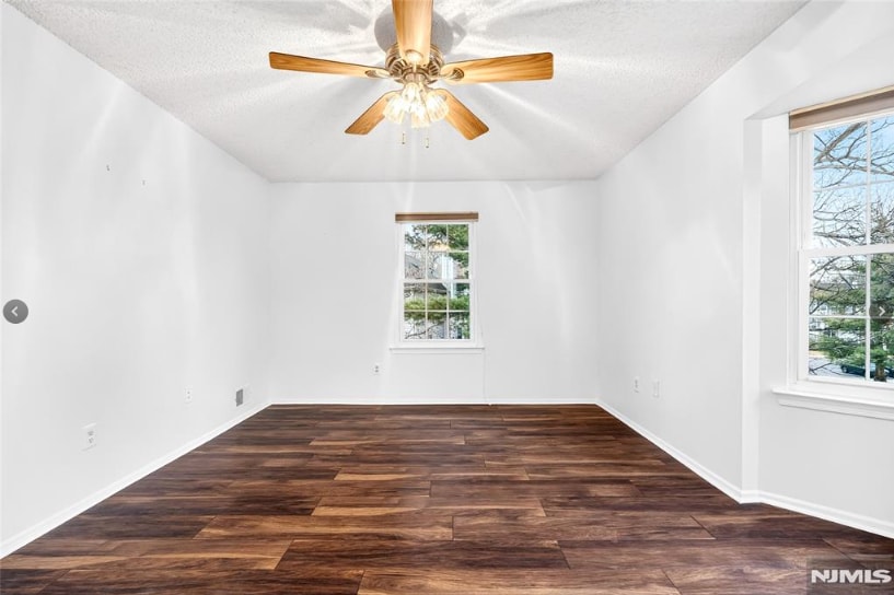 Building Photo - 556 Holly Ct