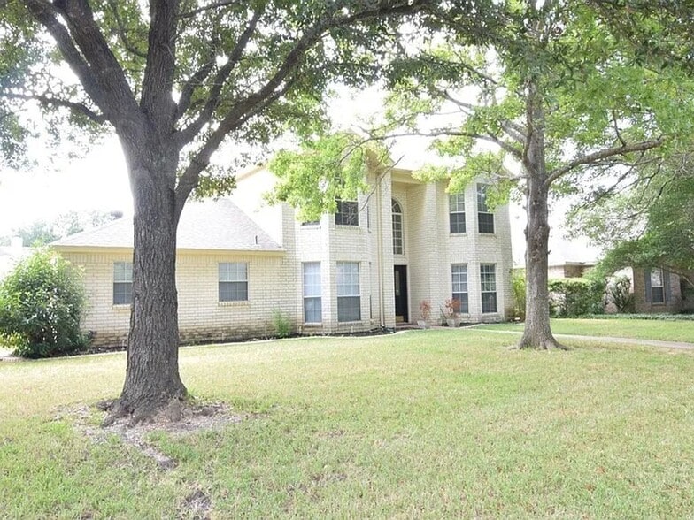 Building Photo - 4721 Stagecoach Trail