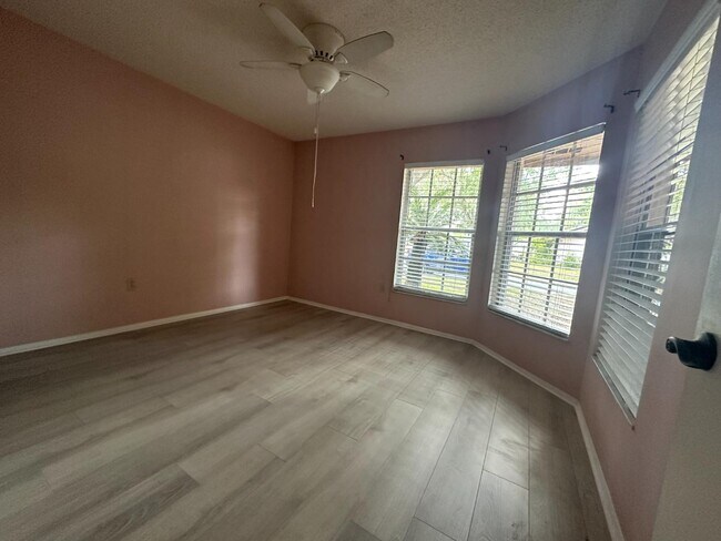 Building Photo - 5818 Bambi Dr