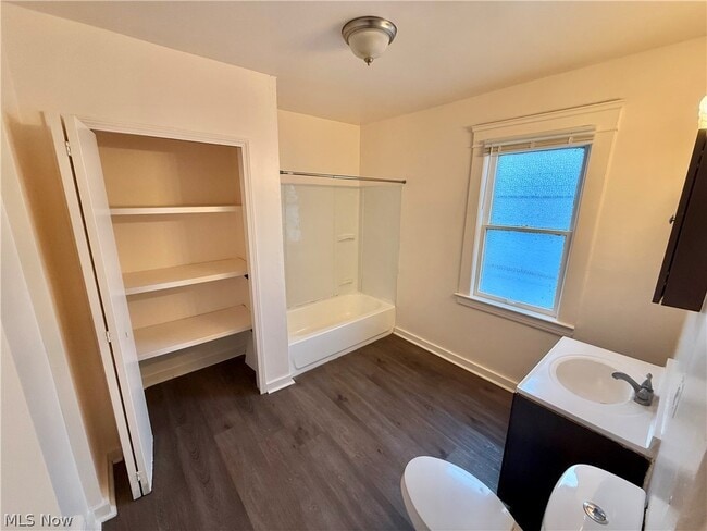 Building Photo - 6913 Harvard Ave