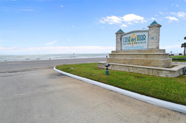 Building Photo - 6102 Seawall Blvd