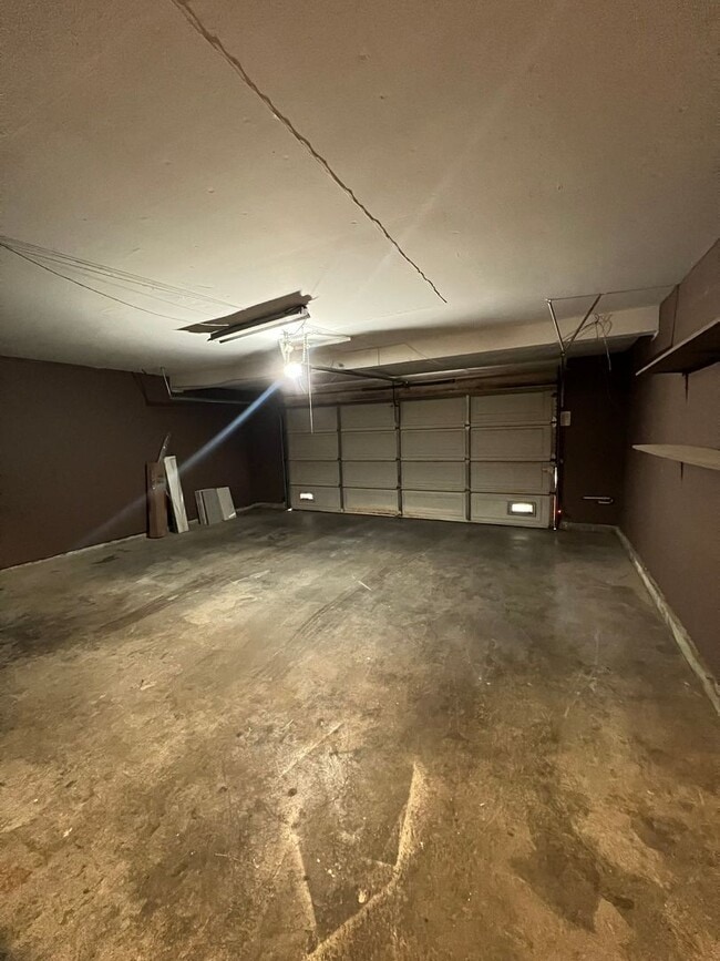 Building Photo - Beautiful 3 Bedroom / 2.5 Bath Town Home i...