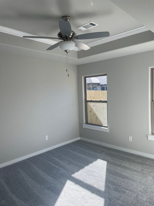 Building Photo - 521 Little Lona Ave