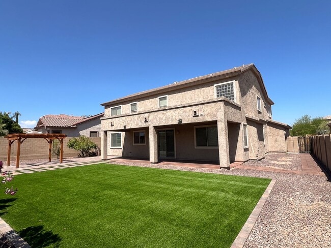 Building Photo - 4 Bed + Office | 3 Bath | 3-Car Garage | E...