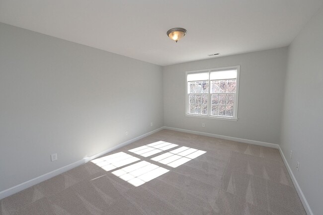 Building Photo - Spacious Townhome in Prime North Raleigh L...