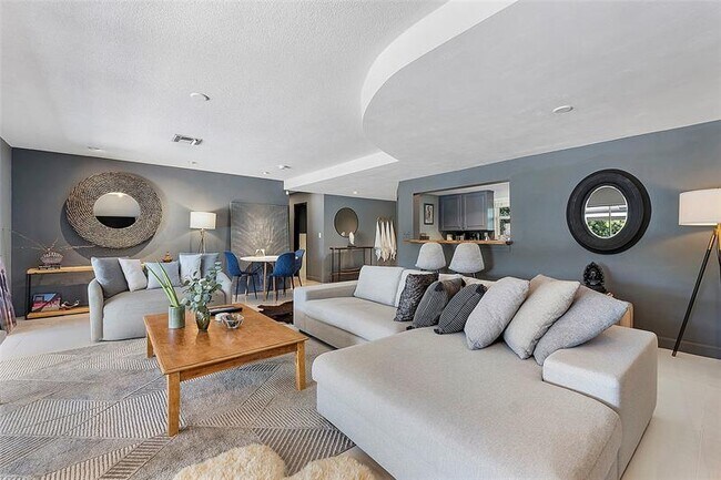 Building Photo - 5260 NE 17th Terrace