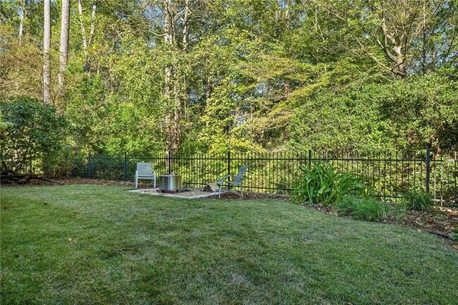 Building Photo - 2262 Meadowvale Dr NE