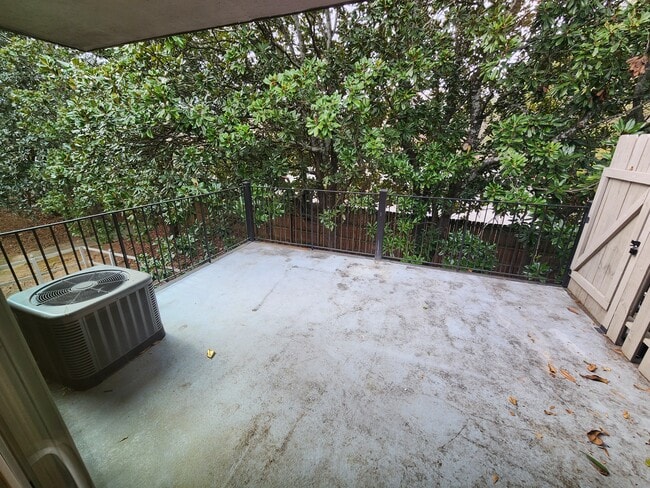 Building Photo - 365 Winding River Dr