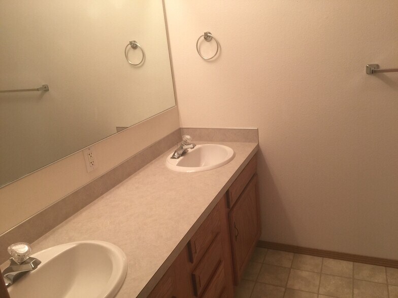 Building Photo - 2342 NW Ridgeline Dr