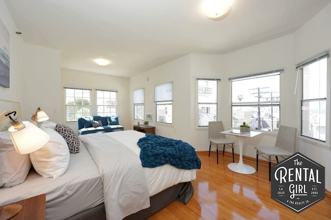 Building Photo - 26 Breeze Ave