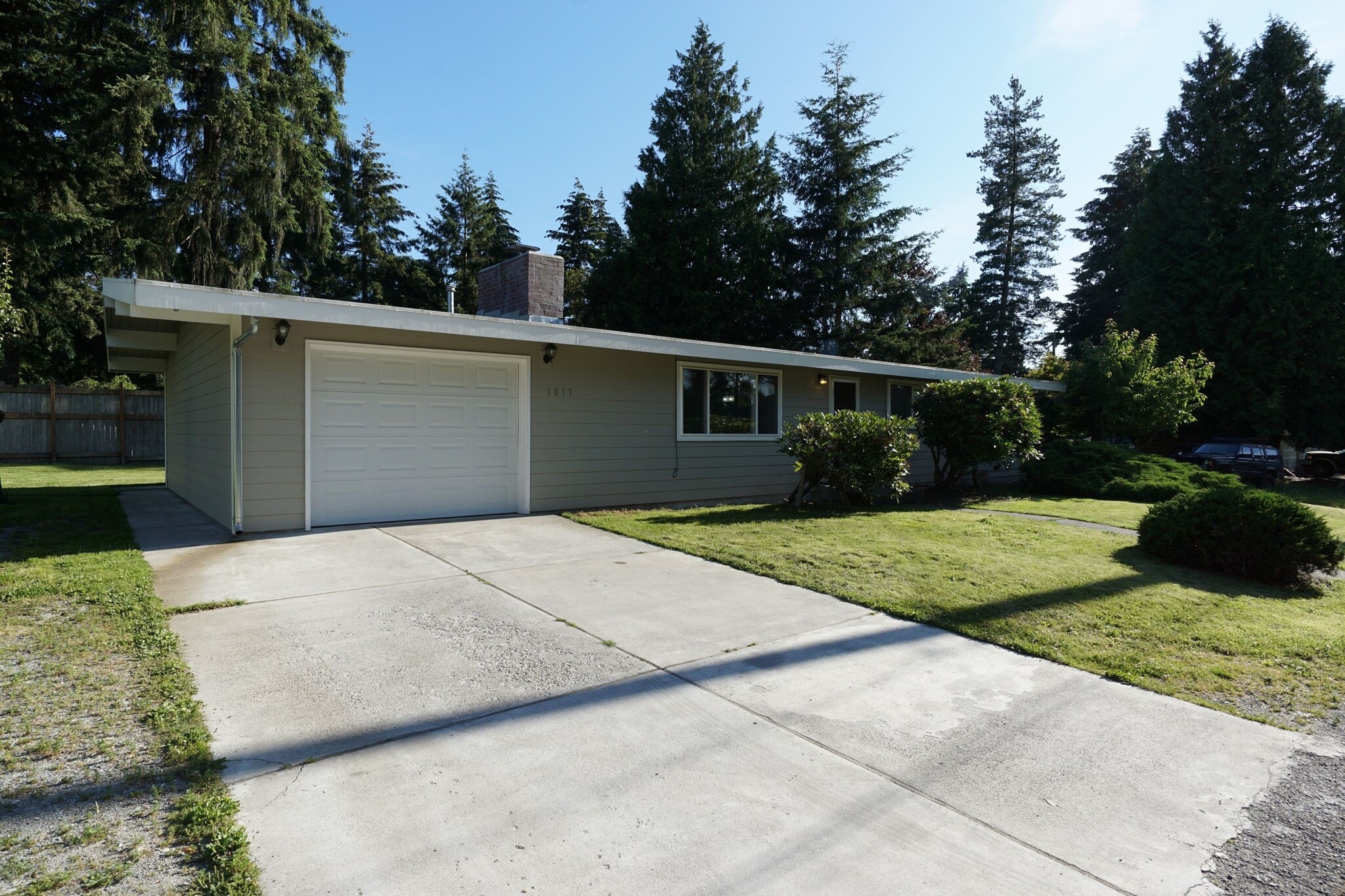 Building Photo - 1017 S 124th Pl