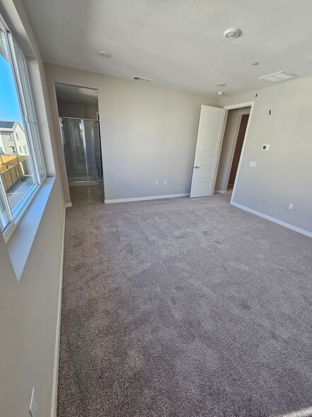 Upstairs Master Room - 5382 Shenandoah Valley Ln