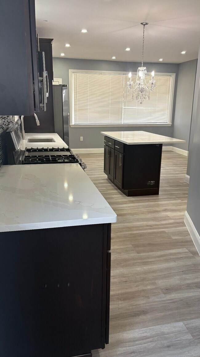 Building Photo - 128 W 30th St