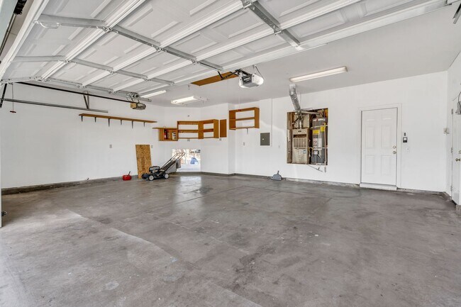 Building Photo - 880 Woodsong Ln