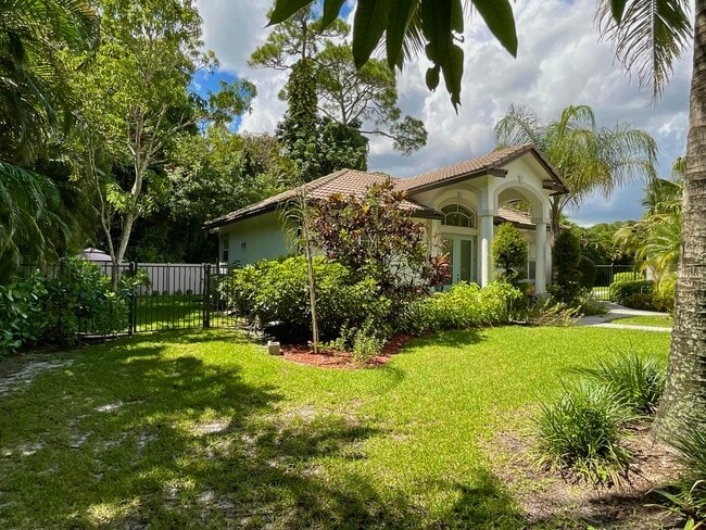 Building Photo - 12132 Quercus Ln