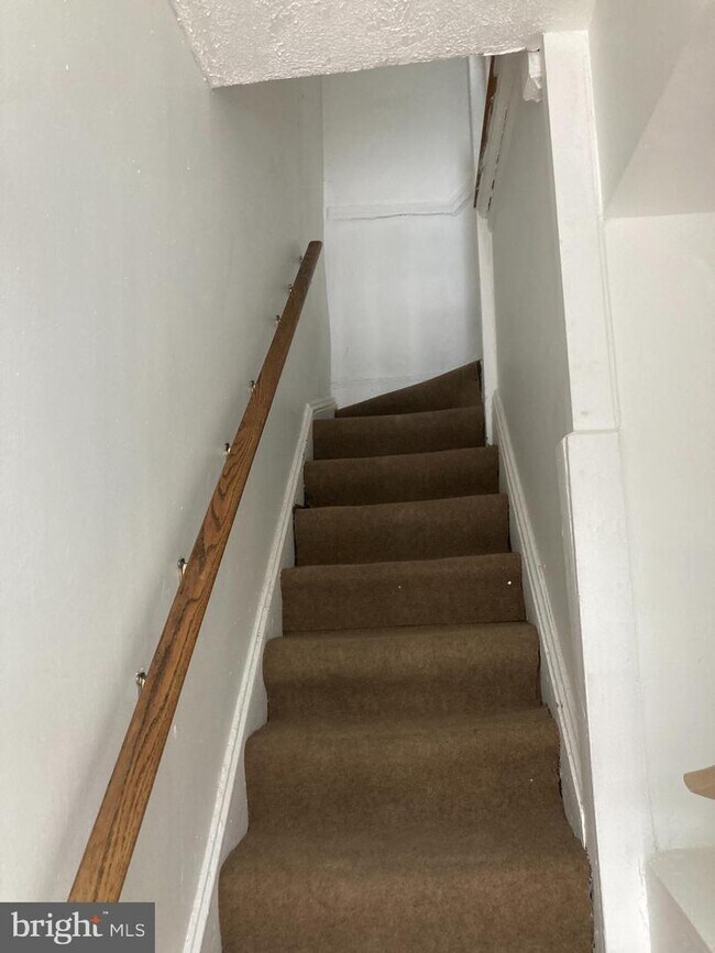 Building Photo - 1720 1st St NW