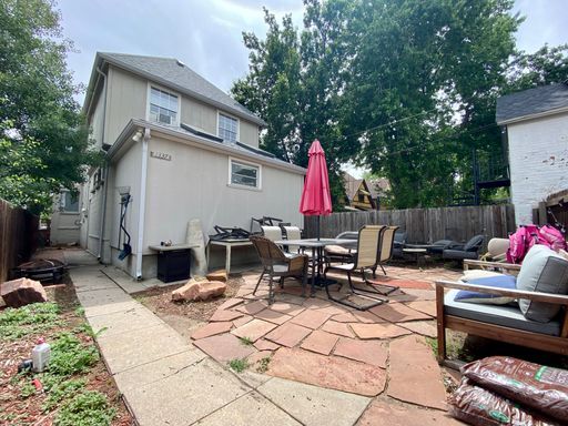 Building Photo - Charming 1-Bedroom Apartment in Desirable ...