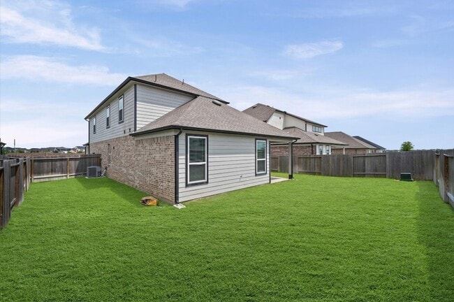 Building Photo - 144 Shining Pt Dr