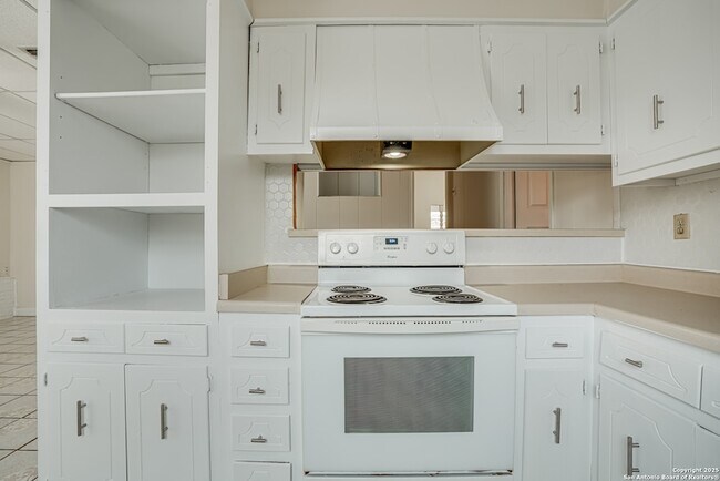 Building Photo - 811 Cottonwood Ave