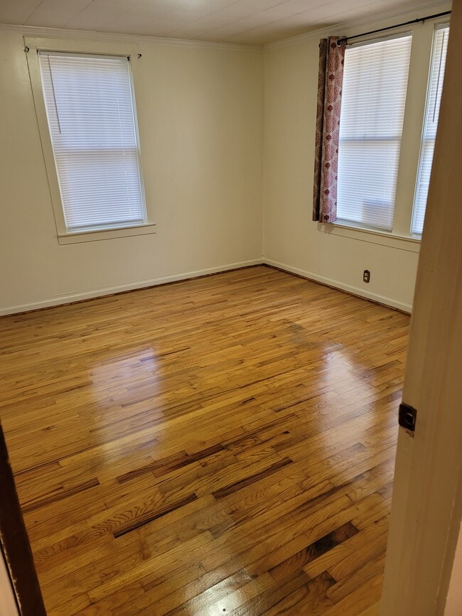 Building Photo - 312 Creps St