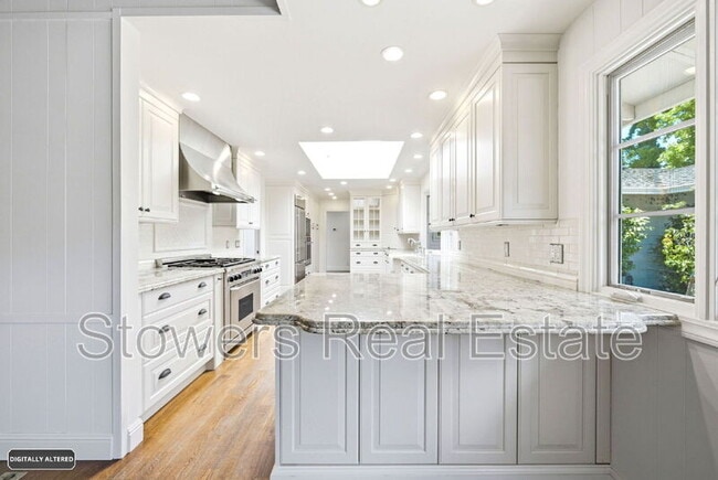 Building Photo - 31 Mott Dr