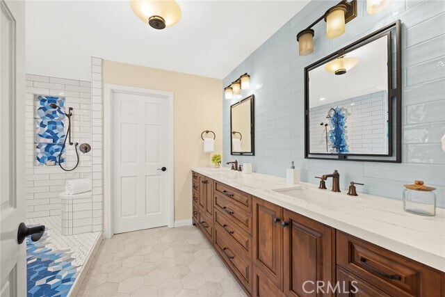 Building Photo - 1647 N Santa Anita Ave