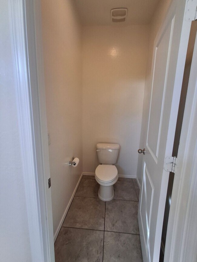 Building Photo - 3560 N Mia Ln