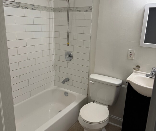 Building Photo - Cozy renovated 2 bedroom apartment