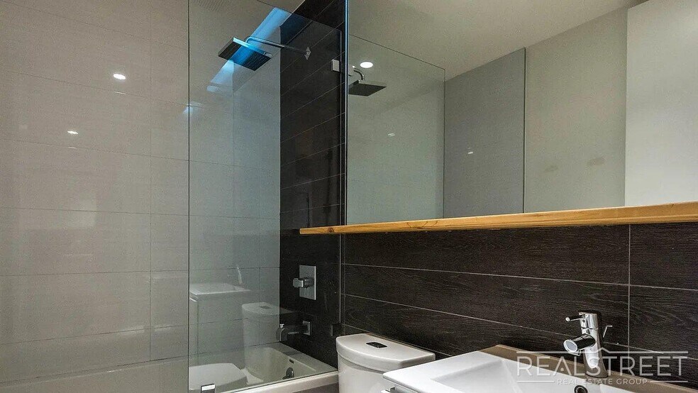 Building Photo - Ten Eyck Street