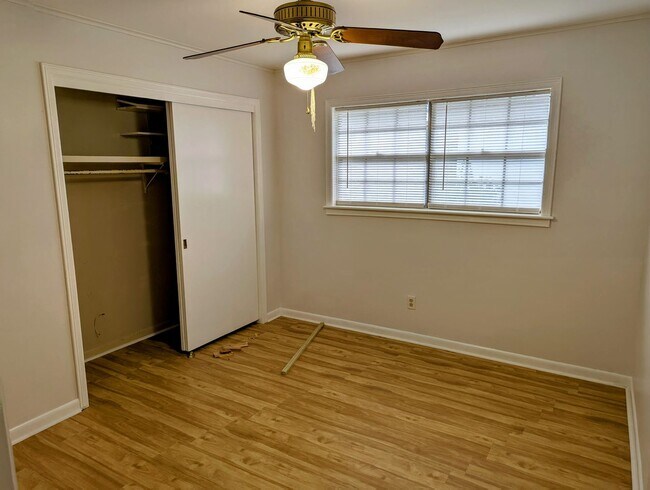 Building Photo - Charming 4/2 near River Ranch