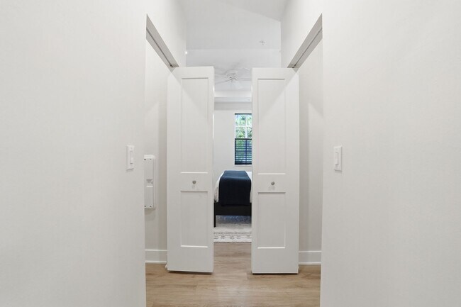 Building Photo - Fully Furnished 3 Bedroom, 3.5 Bath Townhome