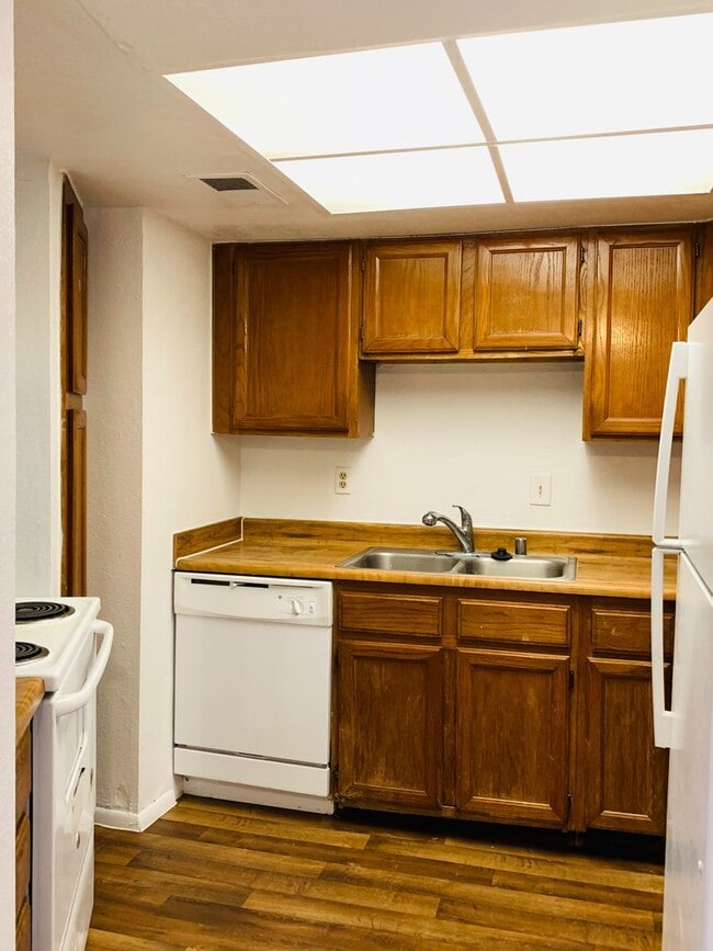 Building Photo - Charming 1-Bedroom Condo with Modern Touches in Las Vegas