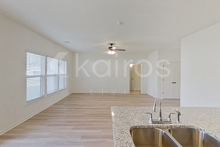 Building Photo - 123 Salvat Dr